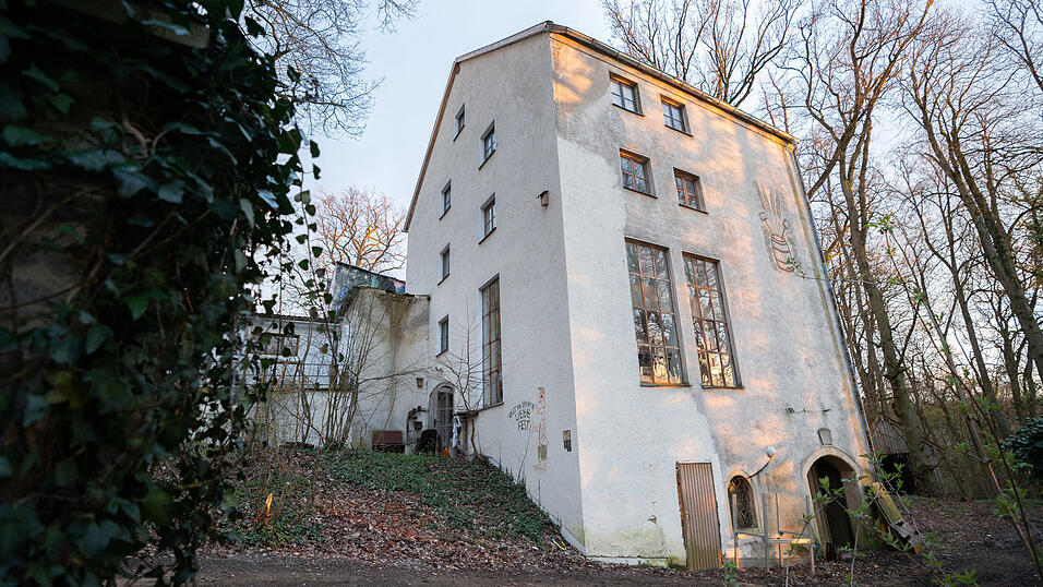 Die ehemalige Brauerei am Schloss Tunzenberg, in der der Verein Kulturbrauerei Bandräume und eine Töpferwerkstatt unterhält. Die ehemalige Brauerei am Schloss Tunzenberg, in der der Verein Kulturbrauerei Bandräume und eine Töpferwerkstatt unterhält.