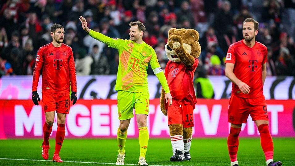Manuel Neuer (2.v.l.) erwartet in nächster Zeit Transfernews.