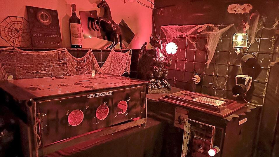 Schummriges Licht, gruselige Stimmung und passende Deko: Der zweite Escape-Room von Franz Weinfurter junior ist deutlich gruseliger als sein erstes Werk, das 'bloody Restaurant'.