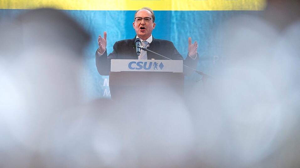 Bundesinnenminister Dobrindt (CSU) sieht die Union mehr denn je in der Pflicht, in Deutschland Reformen durchzusetzen. Bundesinnenminister Dobrindt (CSU) sieht die Union mehr denn je in der Pflicht, in Deutschland Reformen durchzusetzen.