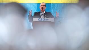 Bundesinnenminister Dobrindt (CSU) sieht die Union mehr denn je in der Pflicht, in Deutschland Reformen durchzusetzen. Bundesinnenminister Dobrindt (CSU) sieht die Union mehr denn je in der Pflicht, in Deutschland Reformen durchzusetzen.