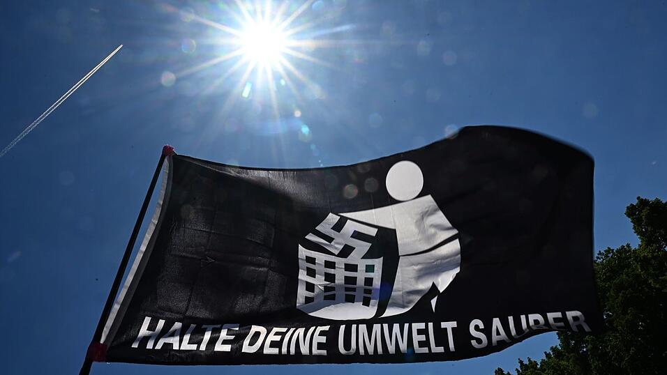 Die Veranstalter warnten vor den Landtagswahlen im Herbst vor Gefahren durch die AfD. Die Veranstalter warnten vor den Landtagswahlen im Herbst vor Gefahren durch die AfD.