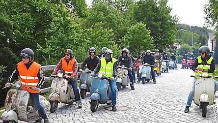 In den Mittagsstunden starteten die Teilnehmer zu einer gemeinsamen Rundfahrt.