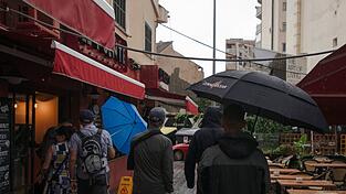 Auch Touristen bekamen das schlechte Wetter zu spüren.