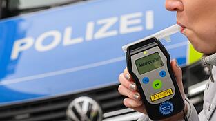 Auffälliger Alkoholkonsum blieb 2025 die häufigste Ursache für eine MPU. (Symbolbild) Auffälliger Alkoholkonsum blieb 2025 die häufigste Ursache für eine MPU. (Symbolbild)