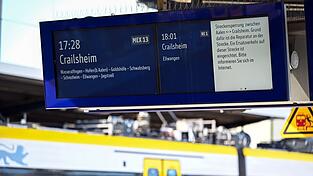 Wegen Schäden an Schienen war die Bahnstrecke zwischen Crailsheim und Aalen gesperrt. Wegen Schäden an Schienen war die Bahnstrecke zwischen Crailsheim und Aalen gesperrt.