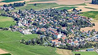 Altfraunhofen liegt idyllisch an der Kleinen Vils. Drei Kandidaten wollen hier im M&auml;rz B&uuml;rgermeister werden.