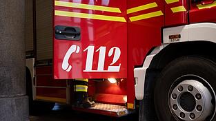 Bei den L&ouml;scharbeiten wurde auch ein Feuerwehrmann verletzt. (Symbolbild)