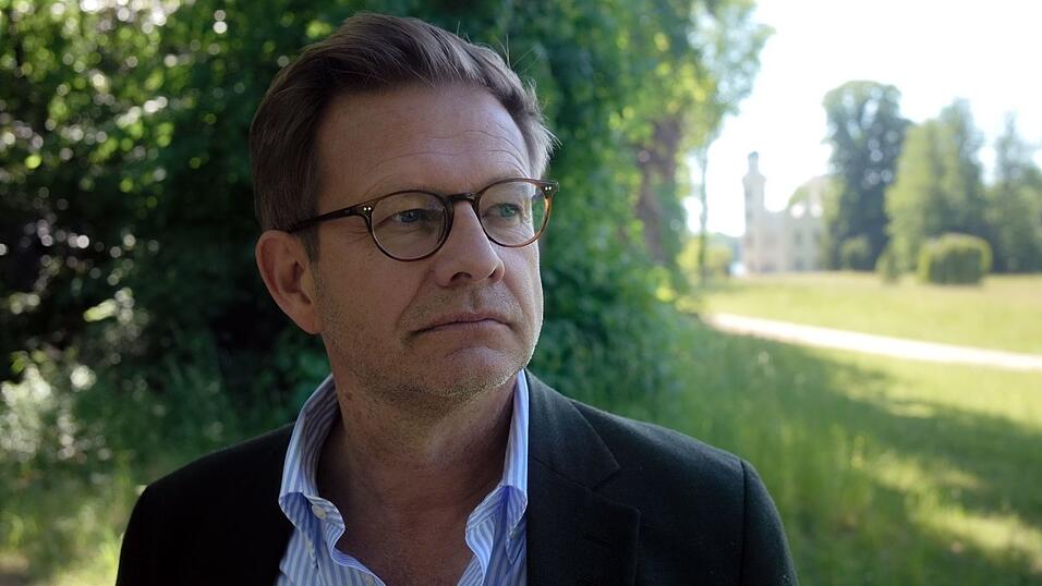 Mit «Träume aus Feuer» springt Illies in die Vergangenheit – und erzählt sie so, dass sie sich wie Gegenwart anfühlt. Mit «Träume aus Feuer» springt Illies in die Vergangenheit – und erzählt sie so, dass sie sich wie Gegenwart anfühlt.