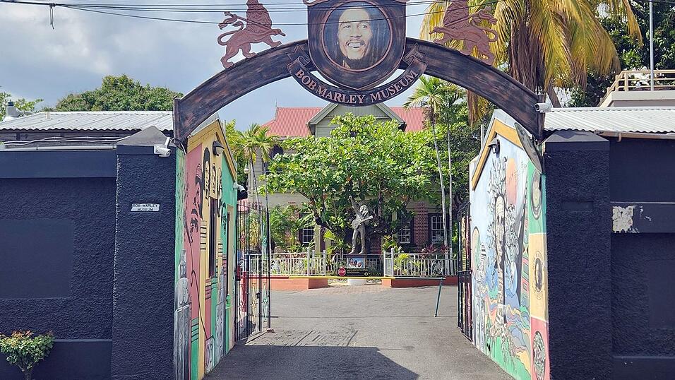 Bob Marleys Konterfei ziert das Eingangstor zu seinem früheren Haus in Kingston, dem heutigen Bob Marley Museum. (Archivbild) Bob Marleys Konterfei ziert das Eingangstor zu seinem früheren Haus in Kingston, dem heutigen Bob Marley Museum. (Archivbild)