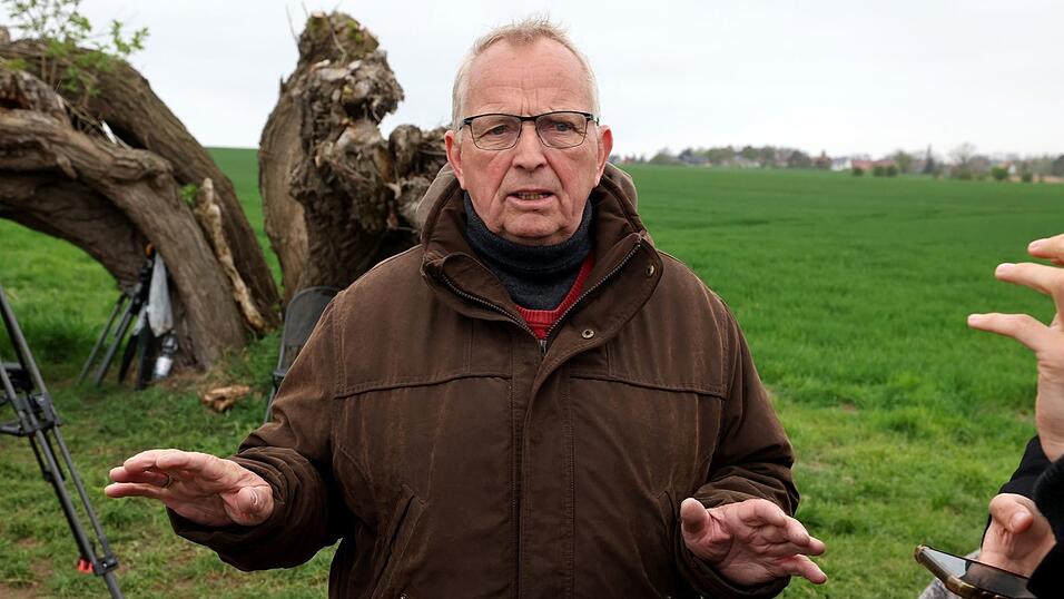 Till Backhaus (SPD), Umweltminister des Landes Mecklenburg-Vorpommern, hat sich in der Nacht mit Experten der Fischereiaufsicht einen Eindruck vom Zustand des Wals verschafft. (Archivbild)