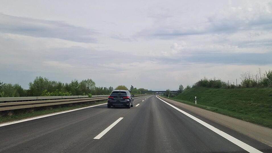 Zwischen Landau und Wallersdorf-West ist die Fahrbahn bereits erneuert worden, jetzt geht es mit dem Teilst&uuml;ck bis Wallersdorf-Nord weiter. Am Freitag ab 21 Uhr wird die A 92 gesperrt.