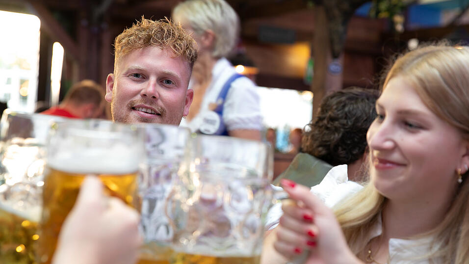 Die Partybilder vom Montag, 11. August, aus dem Festzelt Wenisch. Die Partybilder vom Montag, 11. August, aus dem Festzelt Wenisch.