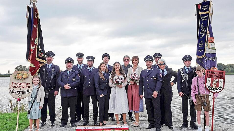 Die Feuerwehr Frengkofen feiert im nächsten Jahr das 150-jährige Bestehen. An der Donau fand das Patenbitten bei den Kruckenberger Kollegen statt.