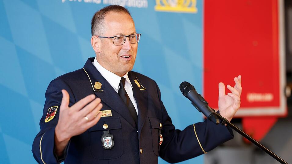 Johann Eitzenberger leitet den Landesfeuerwehrverband in Bayern. (Archivbild) Johann Eitzenberger leitet den Landesfeuerwehrverband in Bayern. (Archivbild)