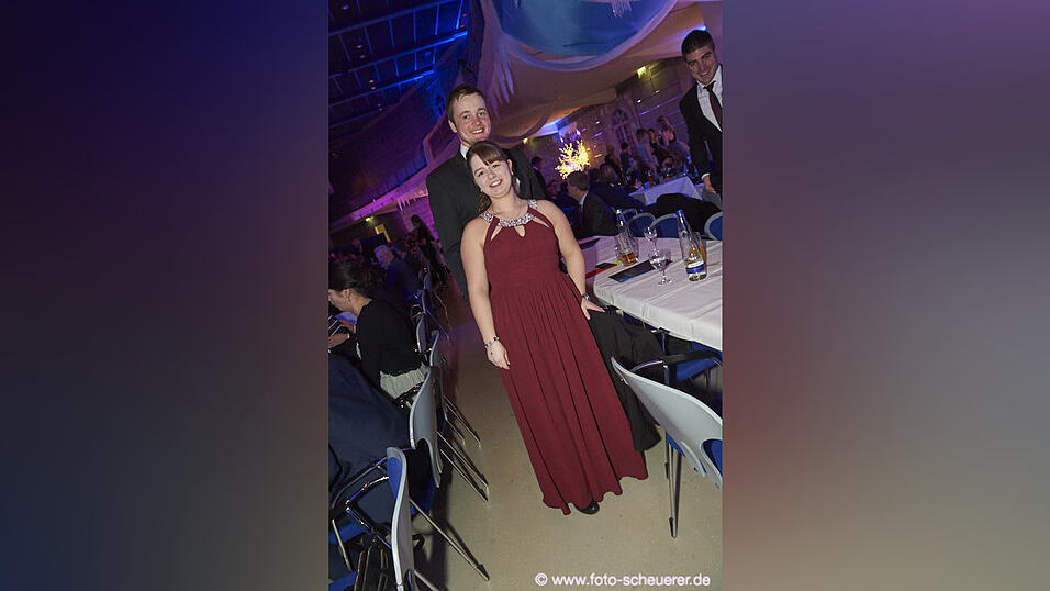 Die Metzgerzunft hat am Samstagabend in die Joseph-von-Fraunhofer-Halle eingeladen. Die Metzgerzunft hat am Samstagabend in die Joseph-von-Fraunhofer-Halle eingeladen.