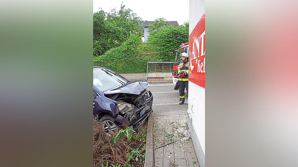 In W&ouml;rth an der Donau ist ein Autofahrer gegen eine D&ouml;nerbude gefahren.&nbsp;