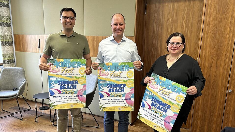 Freuen sich auf das neue Format des Kinderfestes in Verbindung mit der Summer Beach Party: (v.l.) Wasserwachtvorsitzender Andreas Stumpf, Bürgermeister Thomas Etschmann und Kulturreferentin Susanne Brotzaki. Freuen sich auf das neue Format des Kinderfestes in Verbindung mit der Summer Beach Party: (v.l.) Wasserwachtvorsitzender Andreas Stumpf, Bürgermeister Thomas Etschmann und Kulturreferentin Susanne Brotzaki.