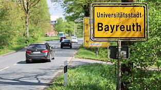 In Bayreuth gibt es Verkehrsprobleme nach einem Wasserrohrbruch. (Symbolbild) In Bayreuth gibt es Verkehrsprobleme nach einem Wasserrohrbruch. (Symbolbild)