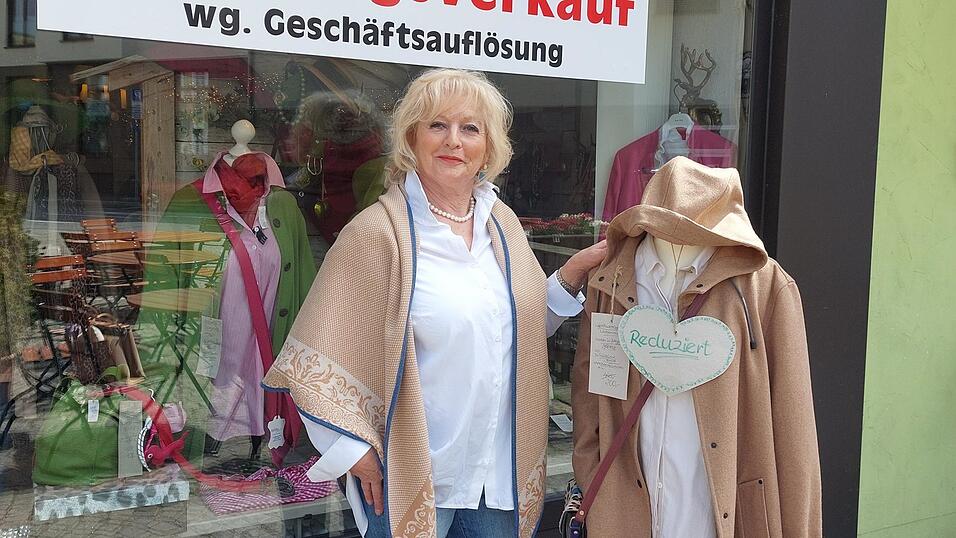 Christine Moser verabschiedet sich nach zwei Jahrzehnten aus der Chamer Innenstadt. Schweren Herzens, aber mit Vorfreude auf das Leben nach der Selbstst&auml;ndigkeit.