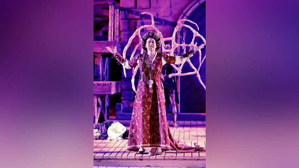 Eindr&uuml;cke von der Gruppe 'blau', die am Freitagabend die Drachenstich-Premiere gespielt hat.