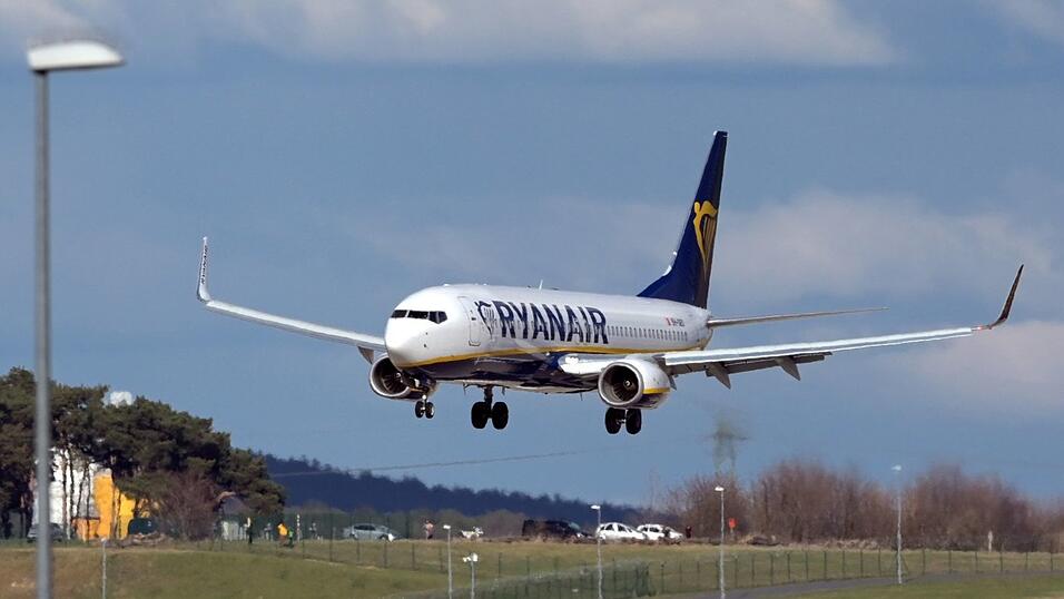 Die Ehefrau des verletzten Passagiers schildert den Zwischenfall erstmals aus ihrer Sicht. (Symbolbild)