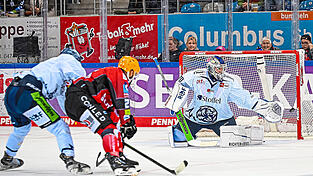 Zwei Mal wird Straubings Zane McIntyre am Donnerstagabend in Bremerhaven überwunden, beim dritten Treffer der Fischtown Pinguins ist der Goalie zugunsten eines sechsten Feldspielers nicht mehr auf dem Eis. Die 0:3-Niederlage der Tigers beim Vizemeister fällt am Ende zwar etwas zu hoch aus, erklärt sich aber vor allem durch ihre Harmlosigkeit vor dem gegnerischen Tor.