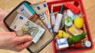 Der Handel gehört zu den Wirtschaftsbereichen, wo besonders häufig Preiserhöhungen geplant sind. (Symbolbild)