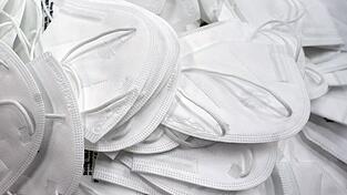 Der Unternehmer soll laut dem Urteil im Zuge des Maskengeschäfts Steuern in Millionenhöhe hinterzogen haben. (Symbolbild) Der Unternehmer soll laut dem Urteil im Zuge des Maskengeschäfts Steuern in Millionenhöhe hinterzogen haben. (Symbolbild)