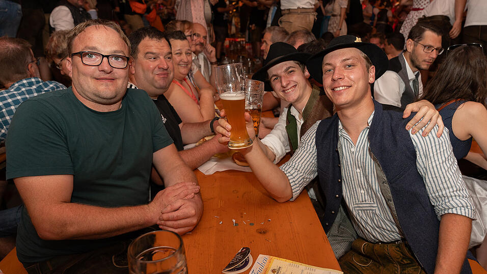 Die Partybilder vom Samstag, 19. August 2023, aus dem Festzelt Greindl. Die Partybilder vom Samstag, 19. August 2023, aus dem Festzelt Greindl.