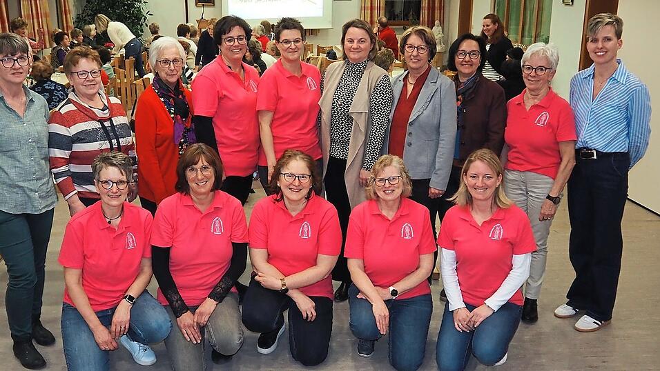 Die neu gew&auml;hlte Vorstandschaft des Frauen- und M&uuml;ttervereins Reisbach.