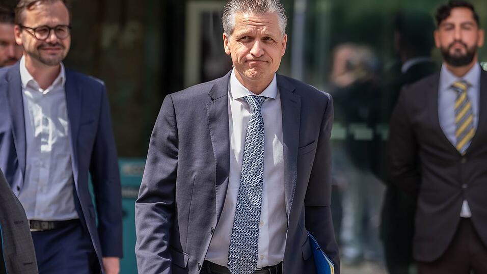Kanzleramtschef Thorsten Frei sah nicht glücklich aus, als er das Konrad-Adenauer-Haus nach der Präsidiumssitzung verließ. Kanzleramtschef Thorsten Frei sah nicht glücklich aus, als er das Konrad-Adenauer-Haus nach der Präsidiumssitzung verließ.