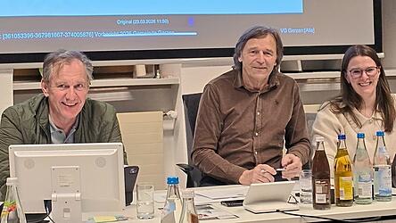 K&auml;mmerin Vanessa Vogel trug mit B&uuml;rgermeister Hans Luger und Gesch&auml;ftsleiter Klaus Hoffmeister (von links) den Haushalt vor.