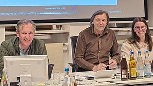 K&auml;mmerin Vanessa Vogel trug mit B&uuml;rgermeister Hans Luger und Gesch&auml;ftsleiter Klaus Hoffmeister (von links) den Haushalt vor.