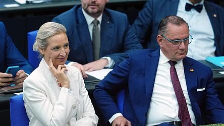 Die AfD-Fraktion mit ihren Vorsitzenden Alice Weidel und Tino Chrupalla will offenbar vorbereitet sein, falls Schwarz-Rot nicht h&auml;lt.