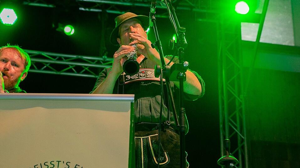 Am Dienstag spielte der Menzl im Festzelt Weckmann auf. Diese Blasmusikfreunde waren mit dabei.