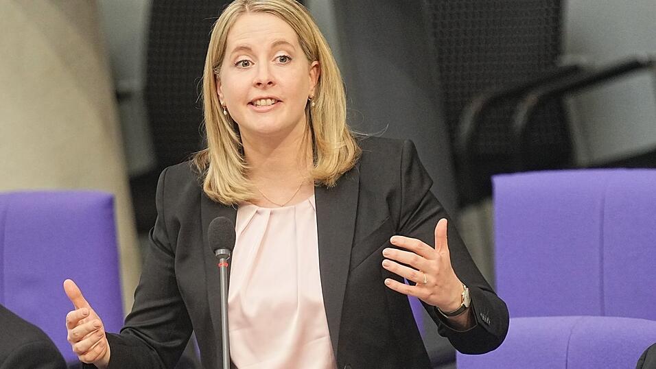 Bundesbauministerin Verena Hubertz (SPD) will mit einer Reihe von Maßnahmen, darunter der Bau-Turbo, den Wohnungsbau ankurbeln Bundesbauministerin Verena Hubertz (SPD) will mit einer Reihe von Maßnahmen, darunter der Bau-Turbo, den Wohnungsbau ankurbeln