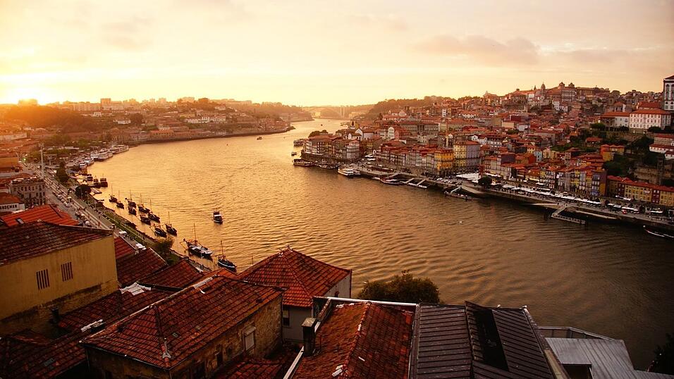 Zwar kein Geheimtipp mehr, aber absolut einen Besuch wert: Porto im Norden Portugals. Zwar kein Geheimtipp mehr, aber absolut einen Besuch wert: Porto im Norden Portugals.