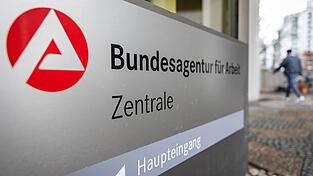 Die Zahl der Arbeitslosen verharrt weiter unter der Grenze von drei Millionen.