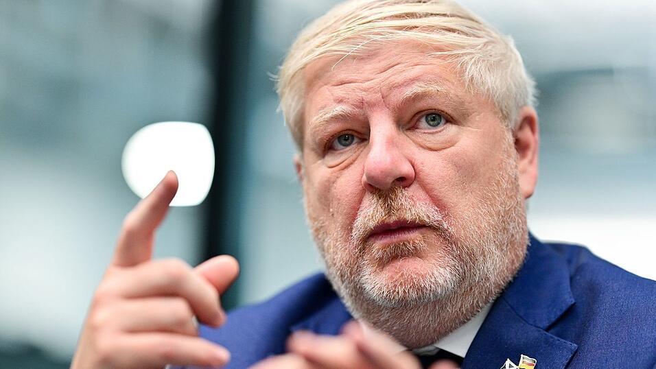 Schottlands Ministers für Außenbeziehungen, Angus Robertson, strebt ein zweites Referendum an. Schottlands Ministers für Außenbeziehungen, Angus Robertson, strebt ein zweites Referendum an.