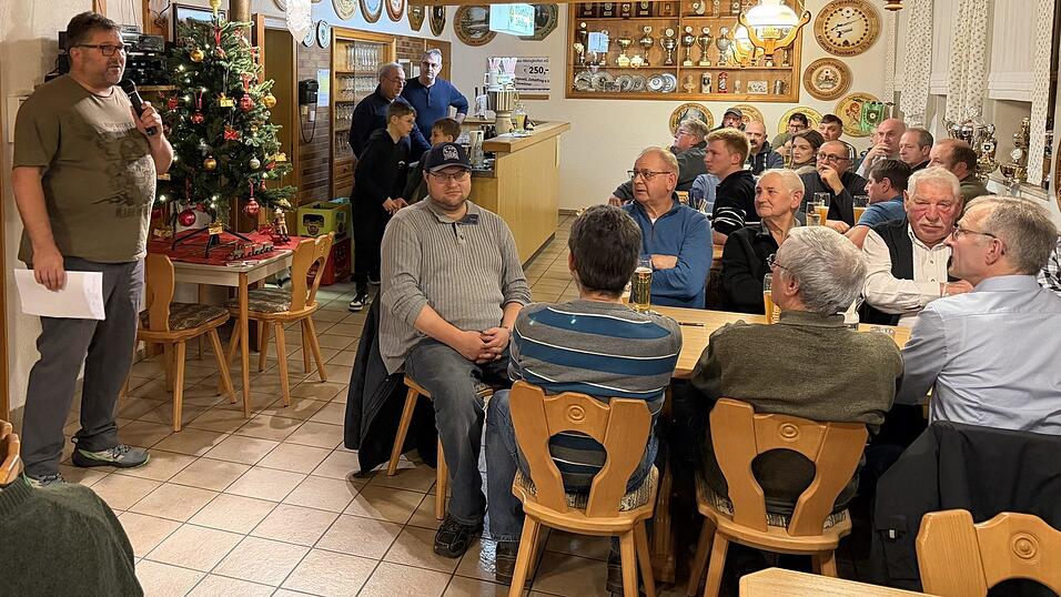Markus N&uuml;rnberger stand bei der Gesellschafterversammlung Rede und Antwort.