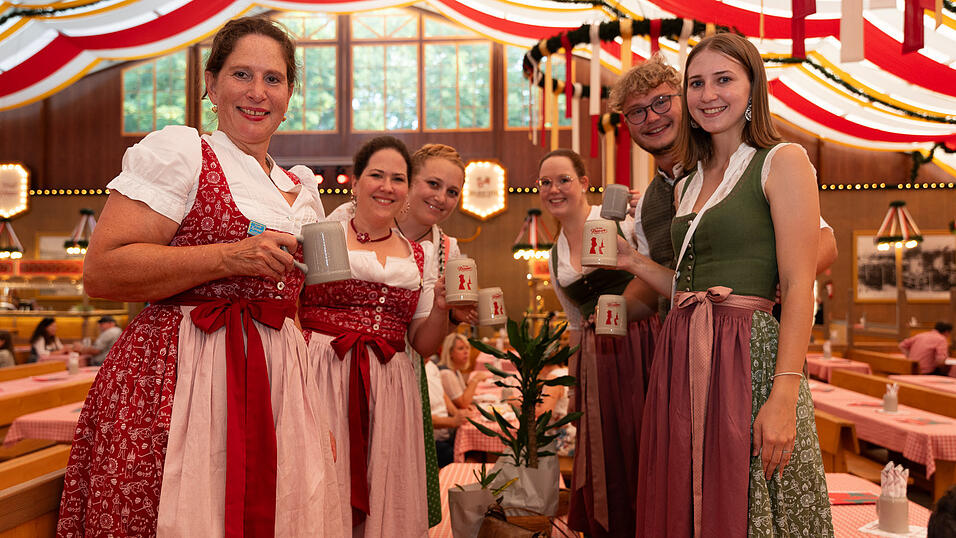 Die Partybilder vom Sonntag, 20. August 2023, aus dem Festzelt Krönner. Die Partybilder vom Sonntag, 20. August 2023, aus dem Festzelt Krönner.