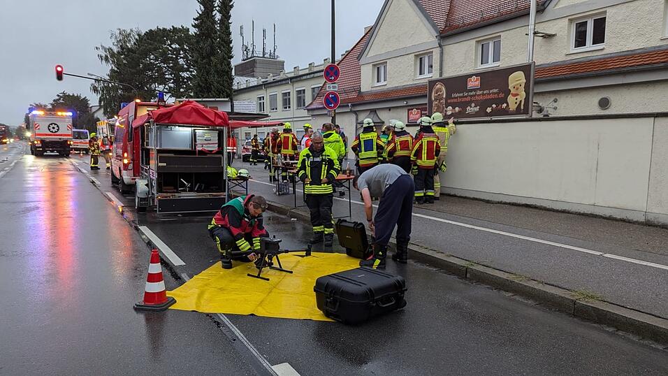 Durch ein Feuer in einer Lagerhalle der Brandt-Schokoladenfabrik in Landshut ist laut Sch&auml;tzungen der Polizei ein Millionenschaden entstanden.