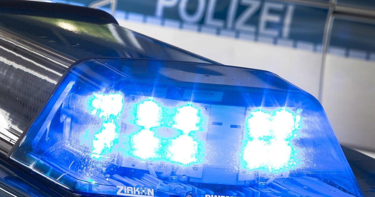 Unbekannter soll Bierflasche auf A3 geworfen haben