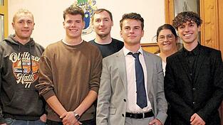 Bürgermeisterkandidat Max Stoiber (3.v.r.) geht mit der neuen Liste „Hohenbogen plus“ in den Wahlkampf.