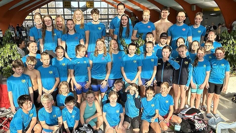 Die Schwimmer des SV Hengersberg mit ihren Trainern Manuela Donaubauer, Jasmin Ebner, Denis Egorov, Regina Steininger und Valentin Simbeck.