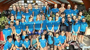 Die Schwimmer des SV Hengersberg mit ihren Trainern Manuela Donaubauer, Jasmin Ebner, Denis Egorov, Regina Steininger und Valentin Simbeck.