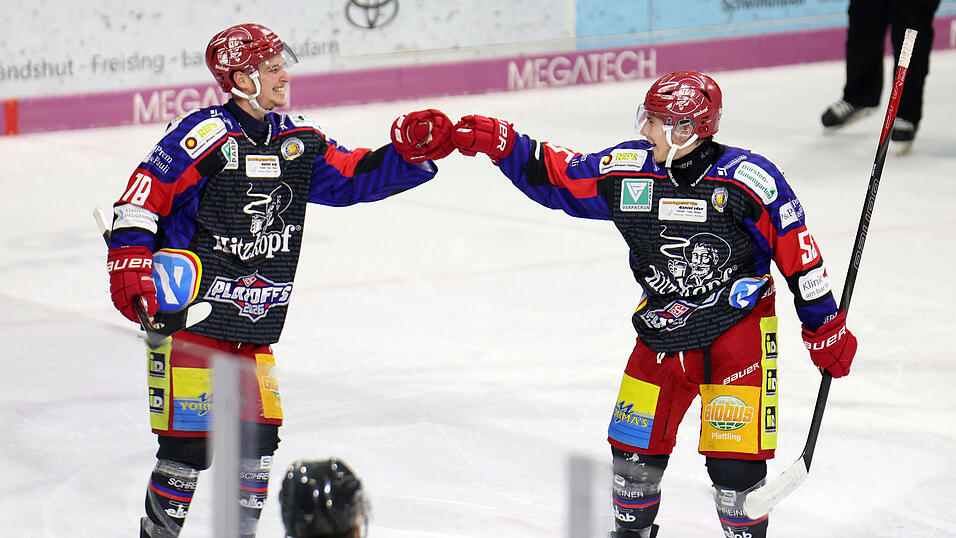 Nach der nicht nur auf dem Eis emotionalen Serie gegen Duisburg freuen sich nun Roy Harrison (l.) und Luke Weilandt auf das Halbfinale gegen die Tilburg Trappers.