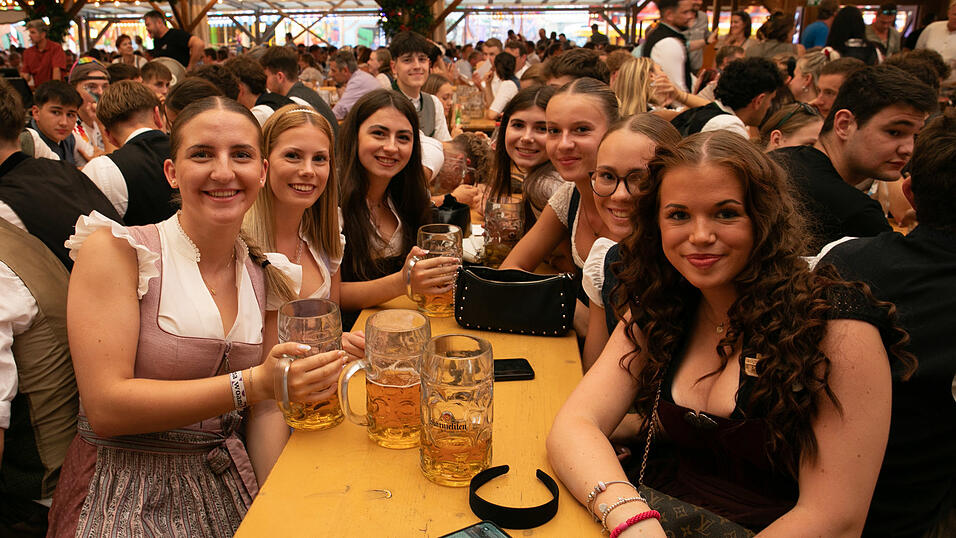 Die Partybilder vom Donnerstag, 14. August, aus dem Festzelt Nothaft. Die Partybilder vom Donnerstag, 14. August, aus dem Festzelt Nothaft.