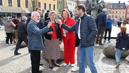Der Wettstreit der Chamm&uuml;nsterer Stadtr&auml;te wird von SPD-Stadtr&auml;tin Claudia Zimmermann &uuml;berwacht.